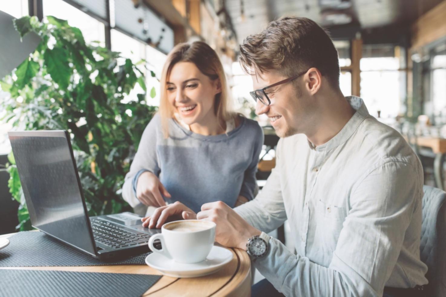 Espace de travail collaboratif où notre équipe développe des parcours personnalisés